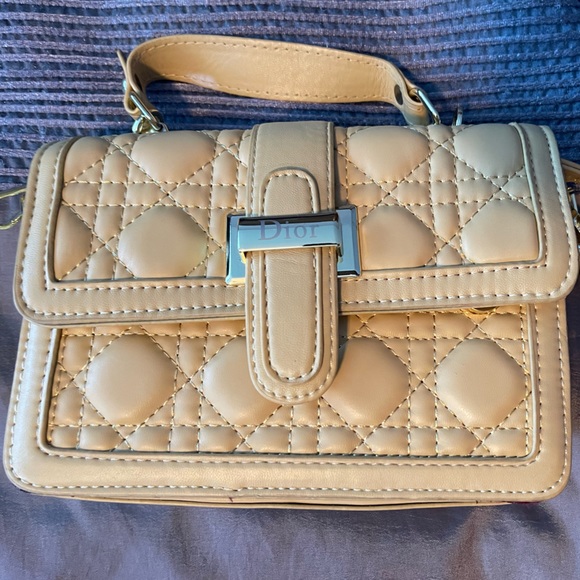 Very beautiful hand/shoulder/cross body bag. Dior knock off - Picture 2 of 3